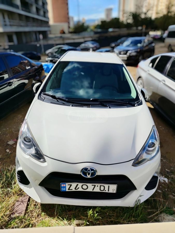Toyota Prius C - фото 2