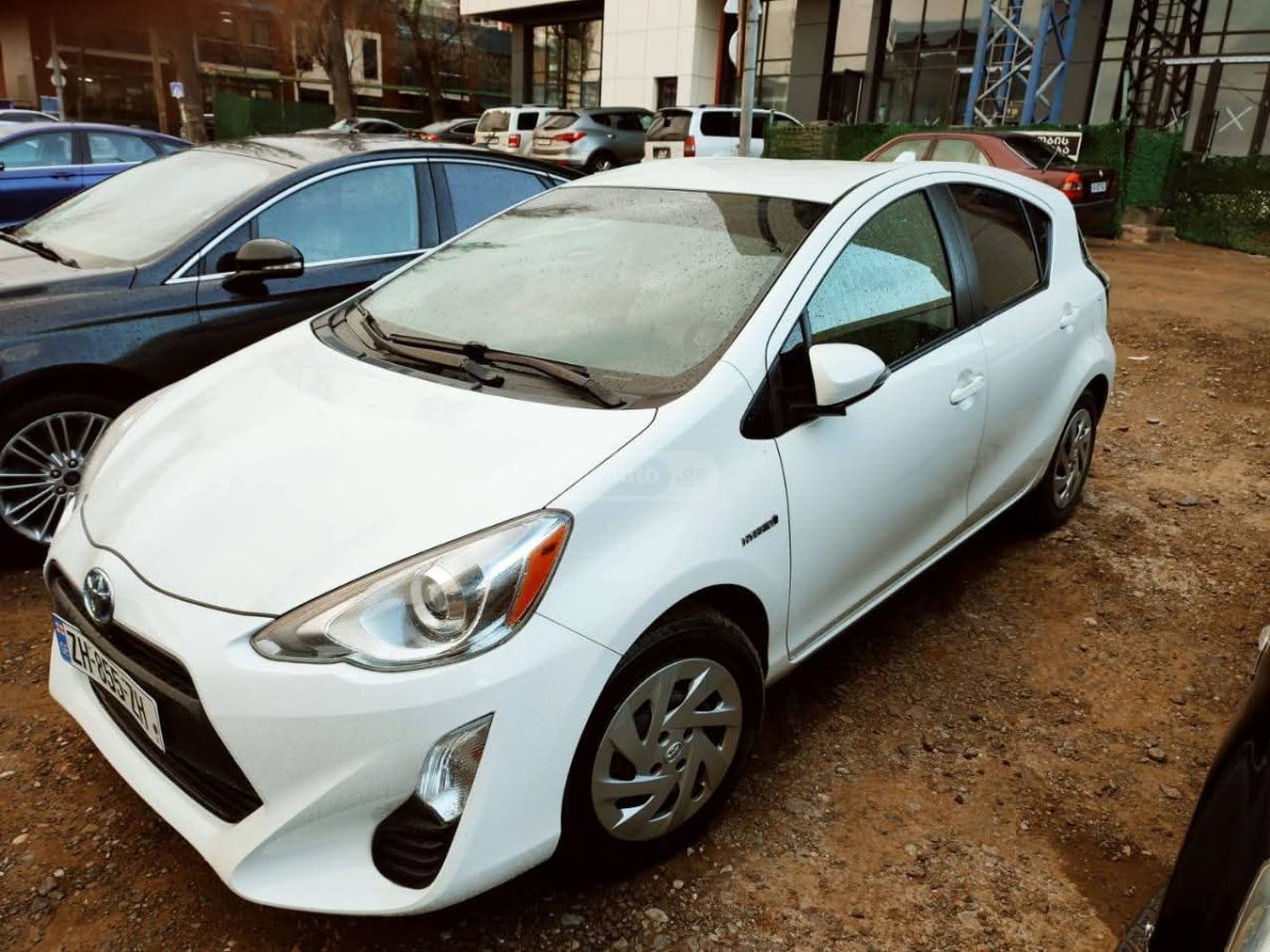 Toyota Prius C - фото 6