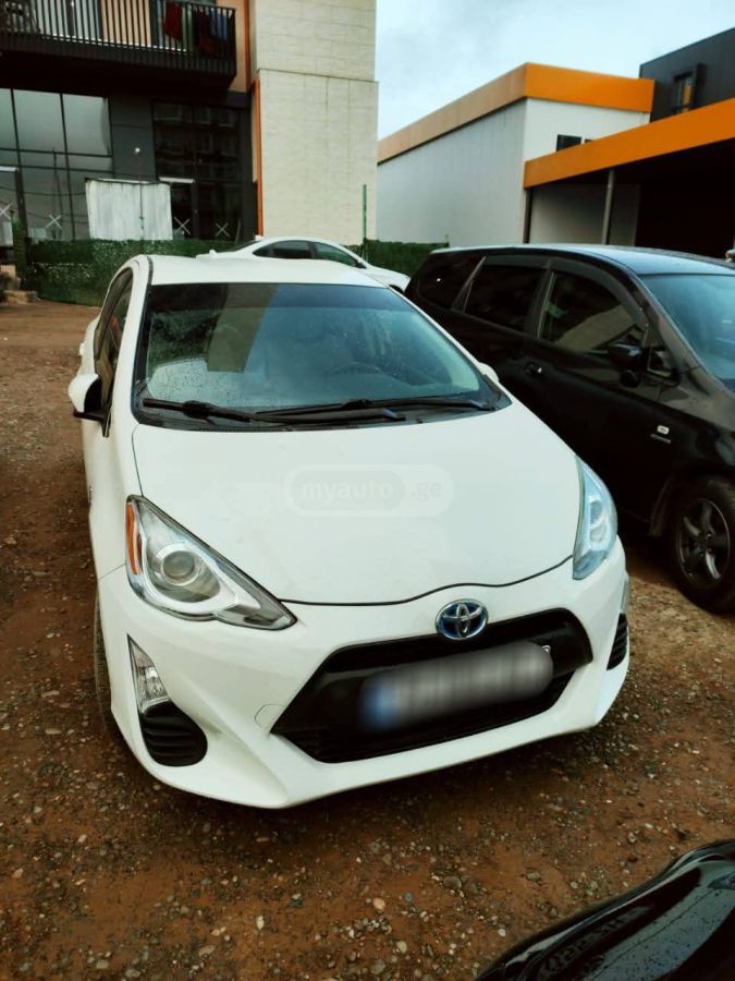 Toyota Prius C - фото 7