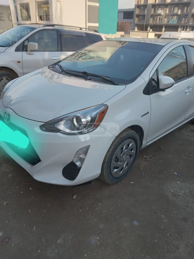 Toyota Prius C - фото 9