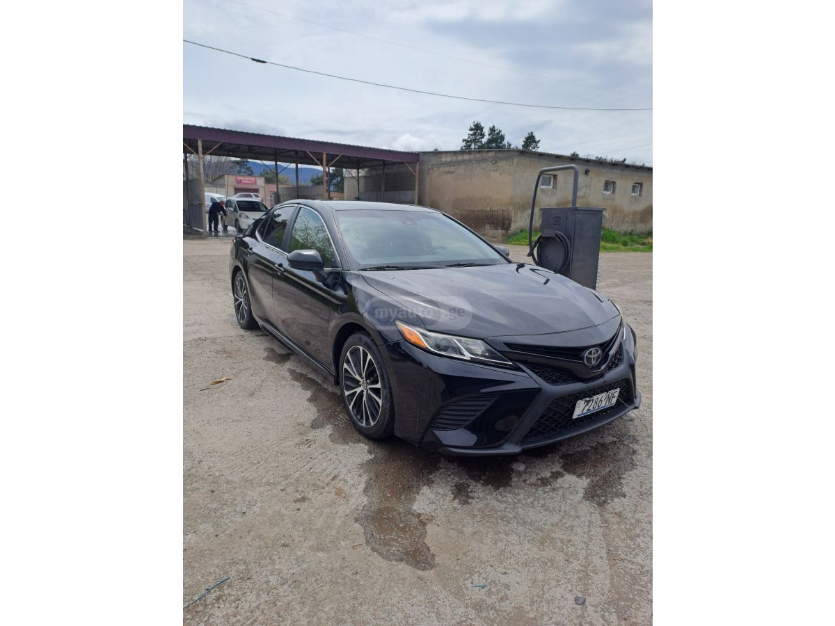 Toyota Camry - фото 2