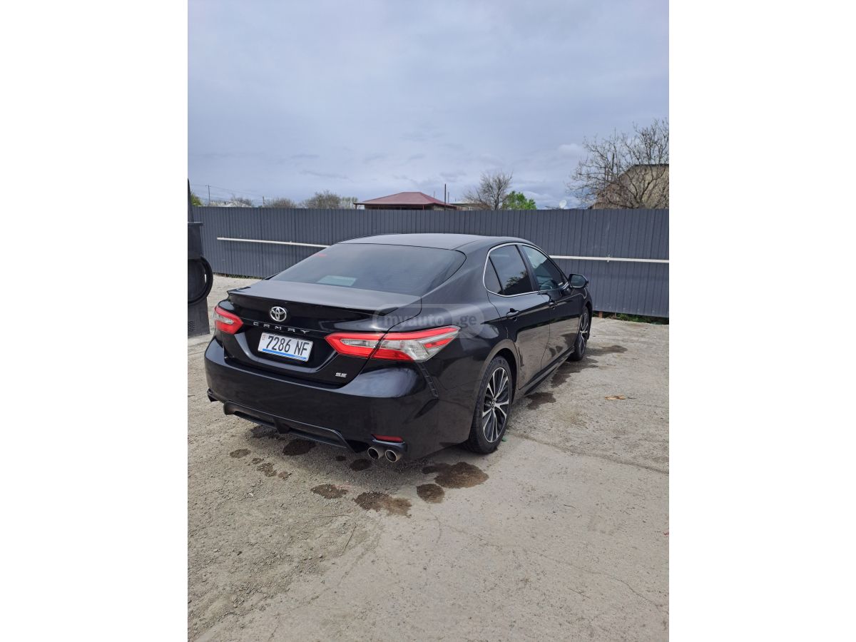 Toyota Camry - фото 3