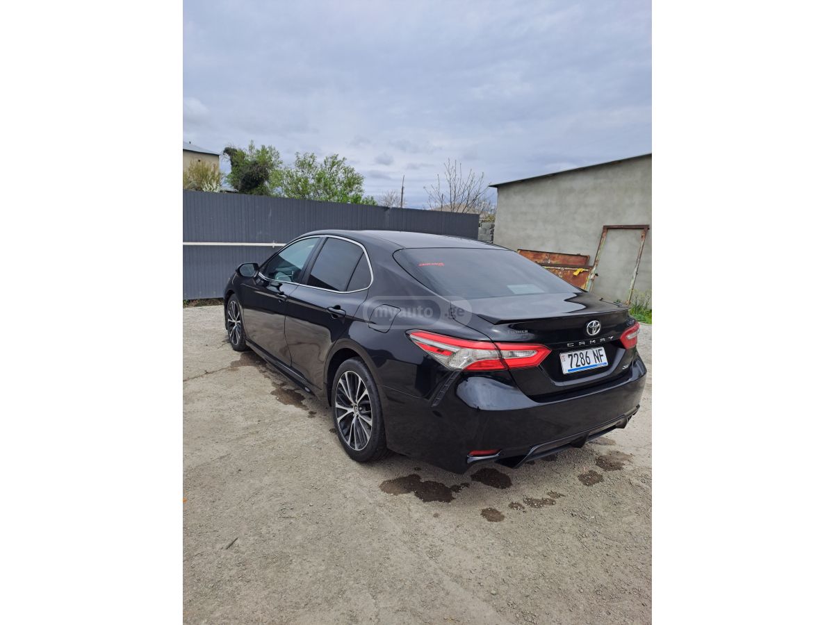 Toyota Camry - фото 4