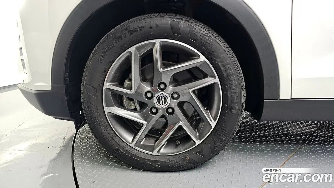 Ssangyong Tivoli - фото 5