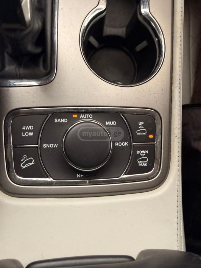Jeep Grand Cherokee - фото 10
