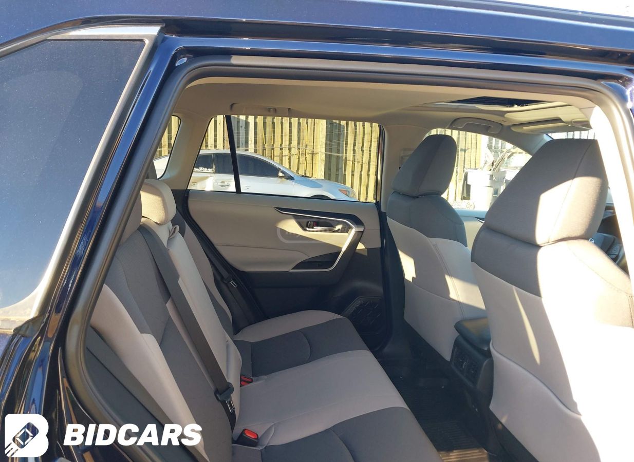 Toyota Rav 4 - фото 3