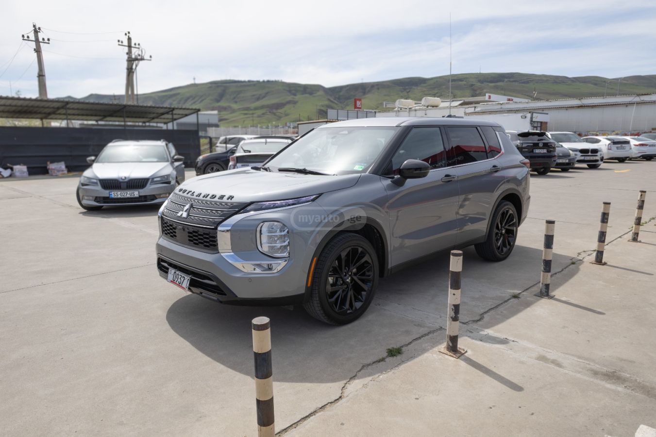 Mitsubishi Outlander - фото 1