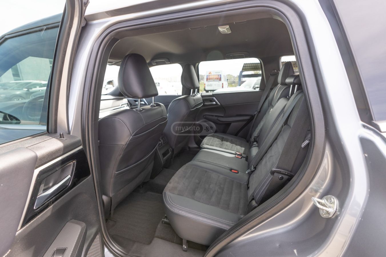 Mitsubishi Outlander - фото 8