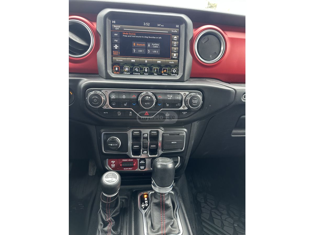 Jeep Wrangler - фото 12