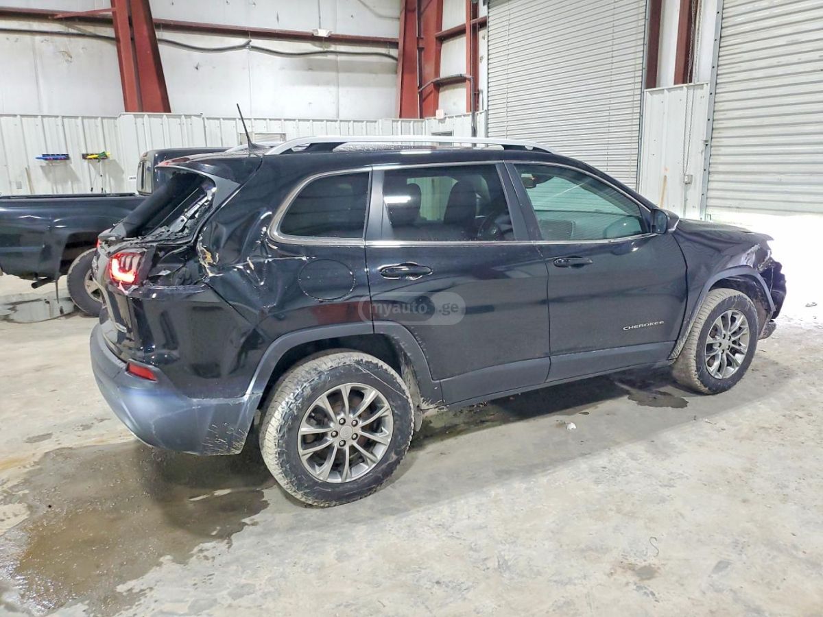 Jeep Cherokee - фото 3