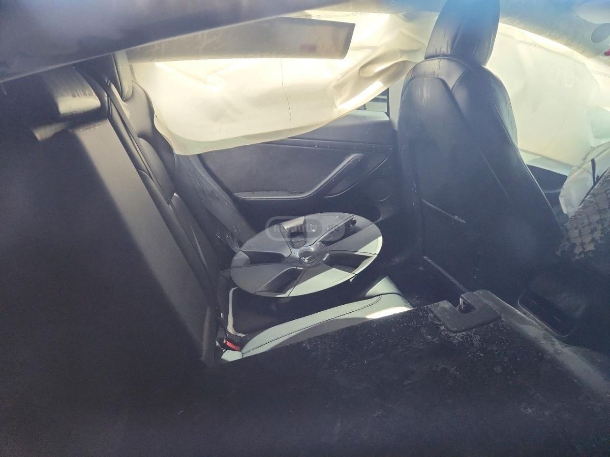 Tesla Model 3 - фото 10