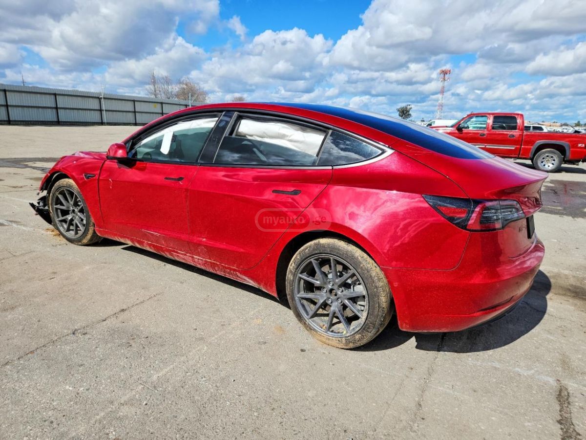 Tesla Model 3 - фото 2