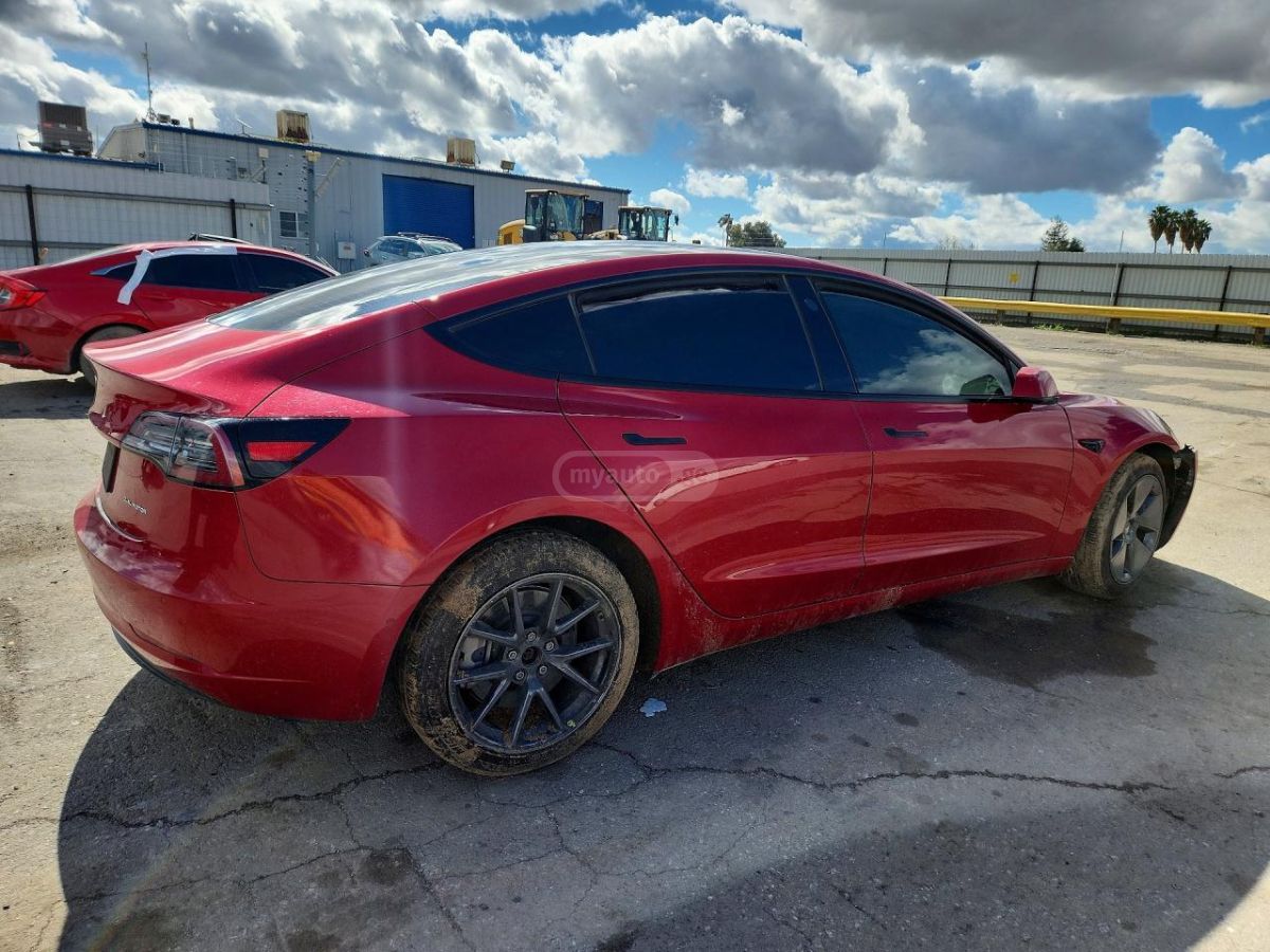Tesla Model 3 - фото 3