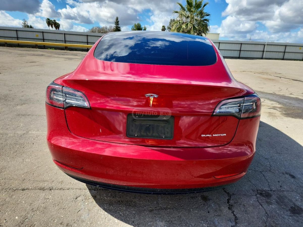 Tesla Model 3 - фото 4