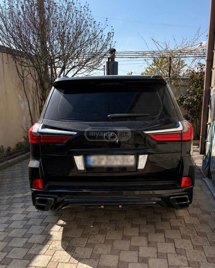 Lexus LX 570 - фото 2