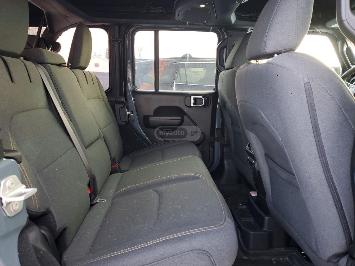 Jeep Wrangler - фото 10