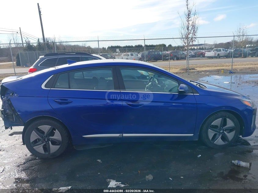 Hyundai Ioniq - фото 13