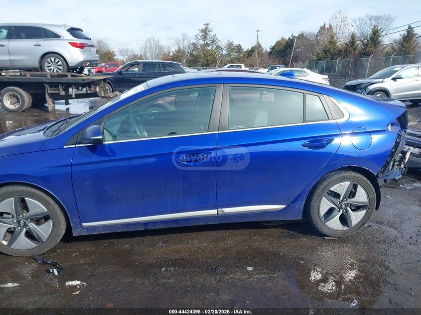 Hyundai Ioniq - фото 14