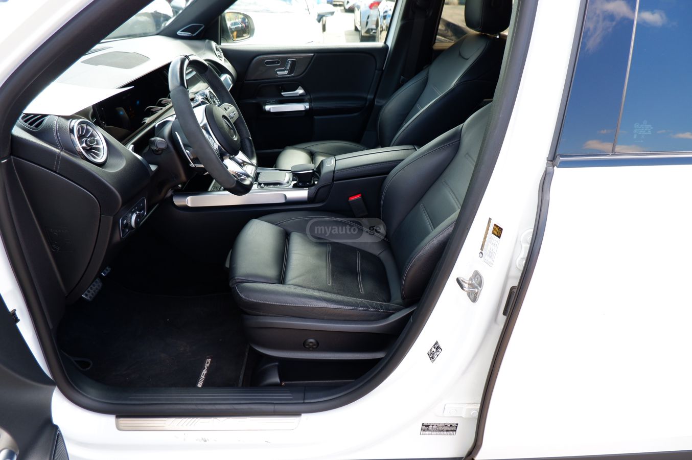 Mercedes-Benz GLB 35 AMG - фото 10