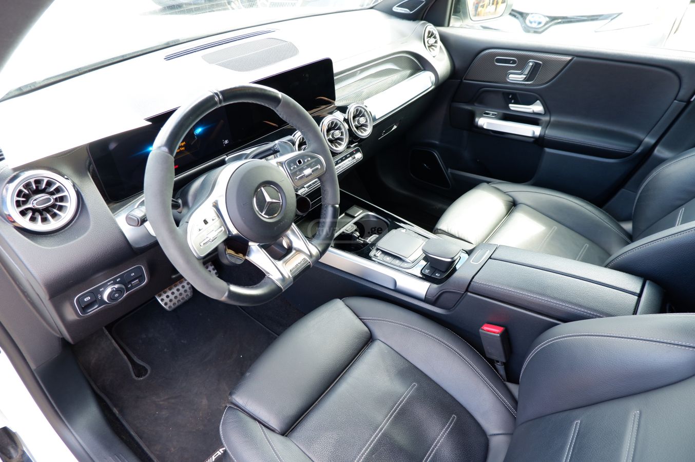 Mercedes-Benz GLB 35 AMG - фото 12