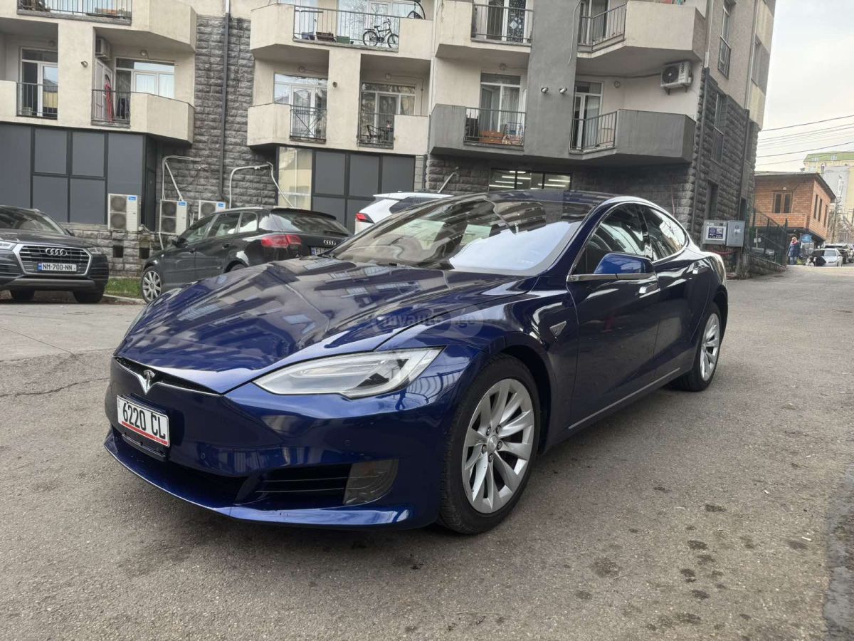 Tesla Model S - фото 1