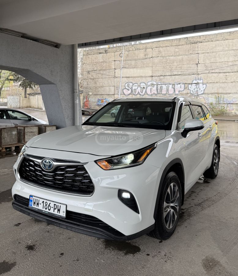 Toyota Highlander - фото 1