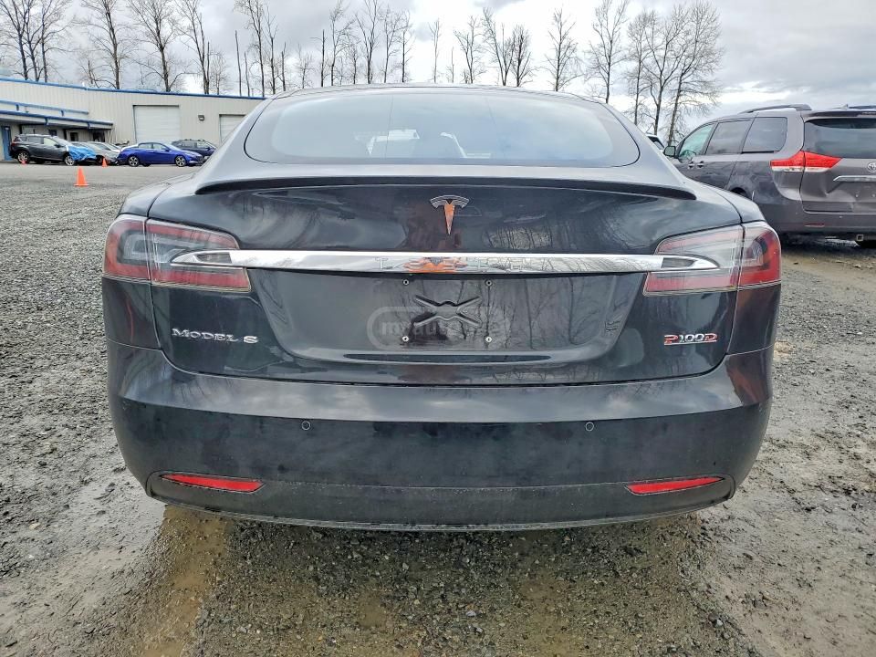 Tesla Model S - фото 1