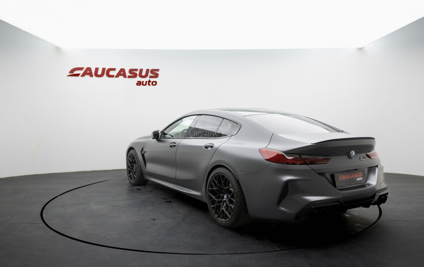 BMW M8 - фото 4