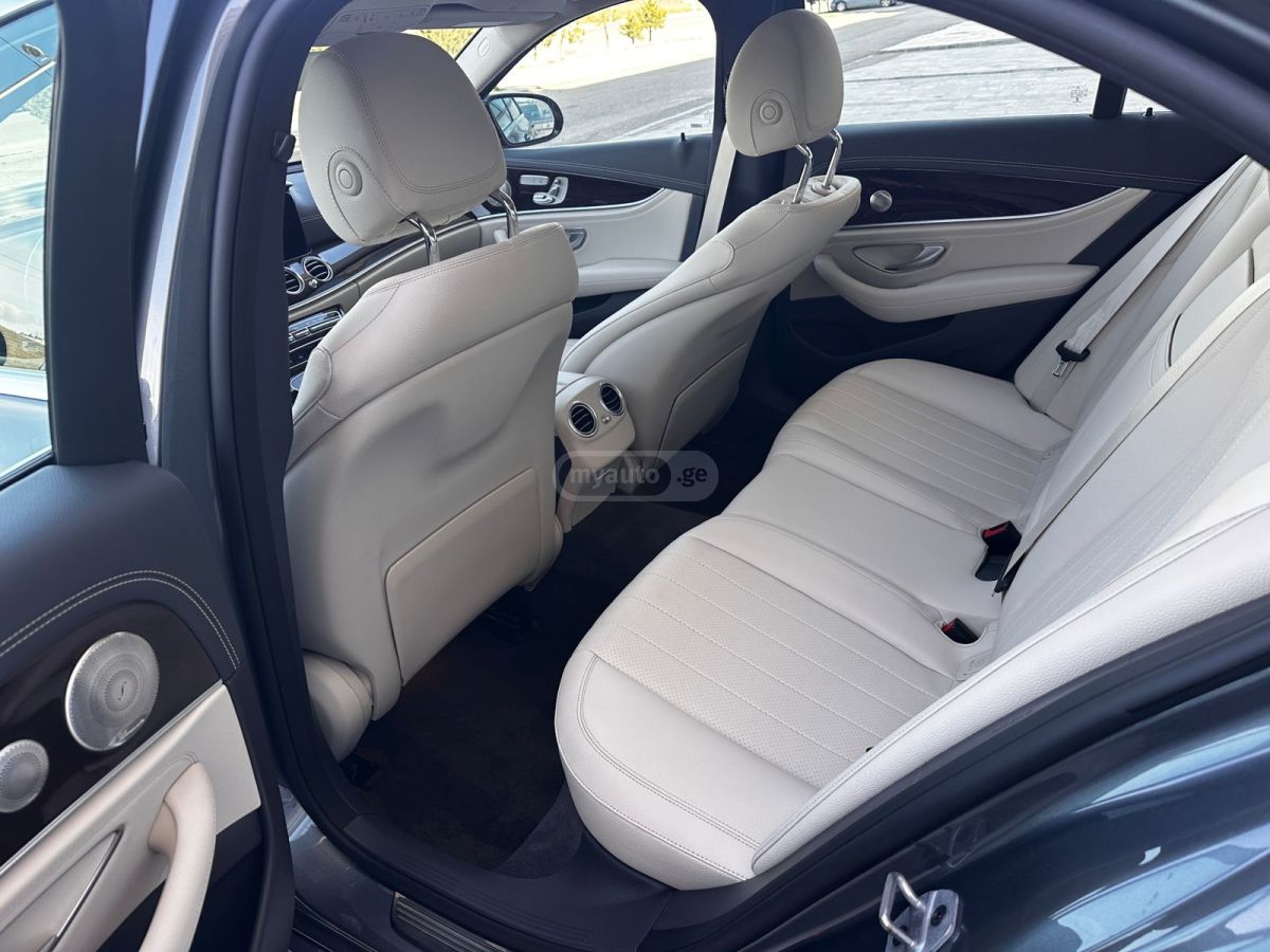 Mercedes-Benz E 450 2022 — миниатюра 5