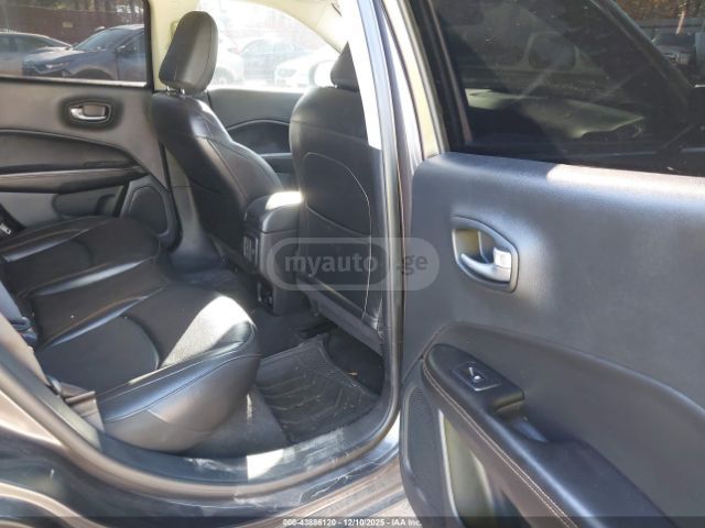 Jeep Compass - фото 9