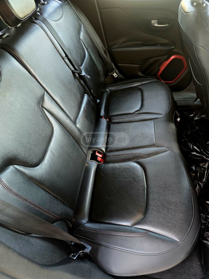 Jeep Renegade - фото 11