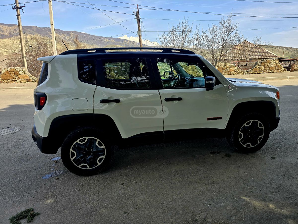Jeep Renegade - фото 6