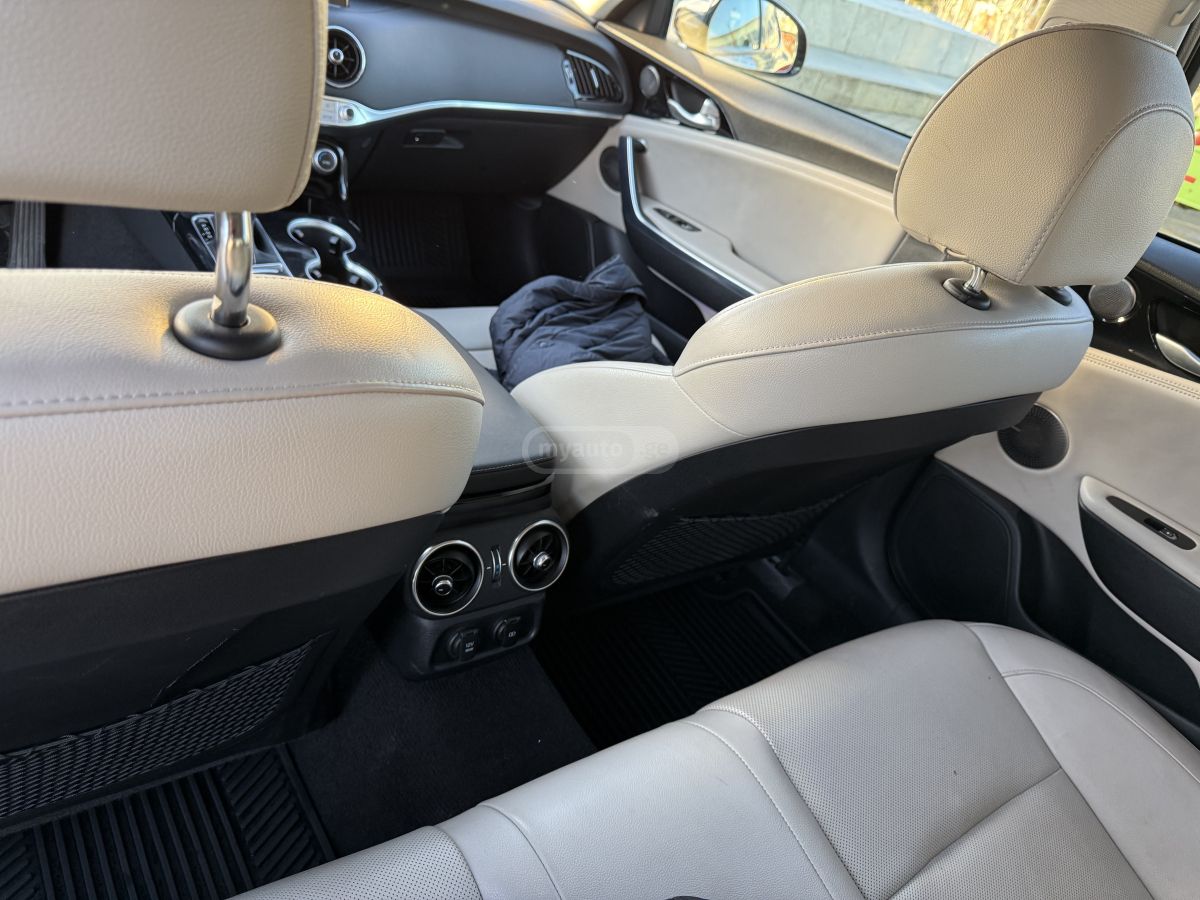 Kia Stinger - фото 11