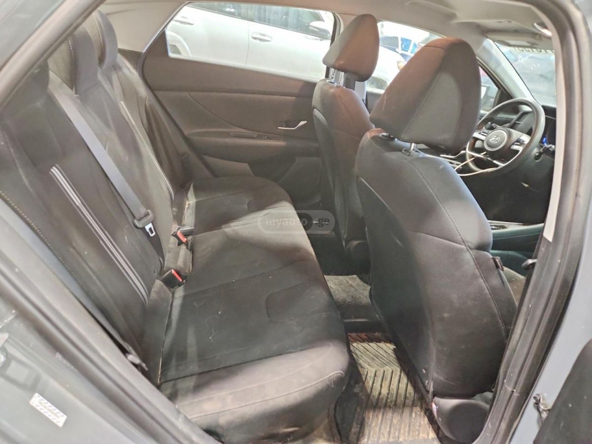 Hyundai Elantra - фото 10