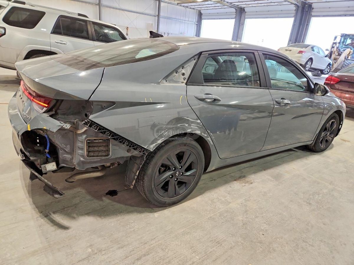 Hyundai Elantra - фото 3