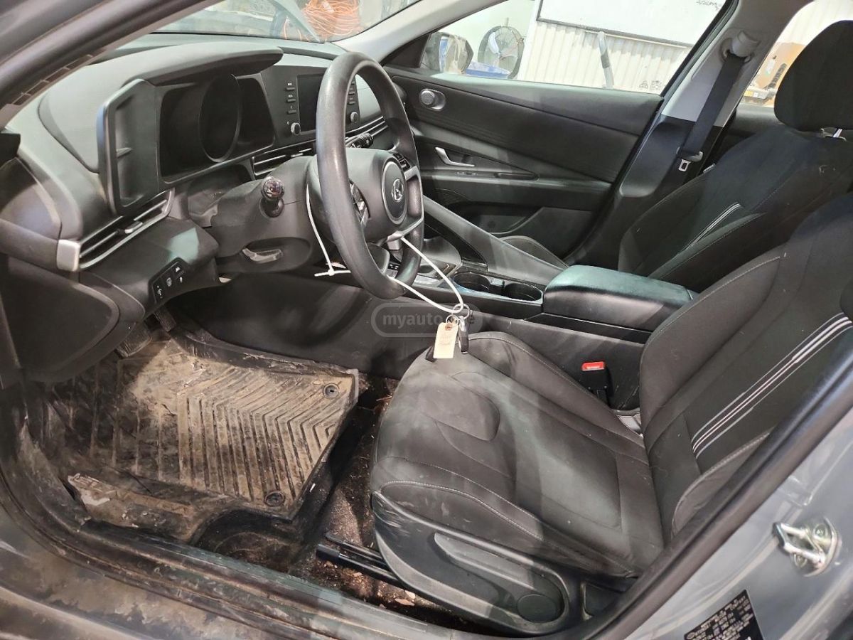 Hyundai Elantra - фото 7