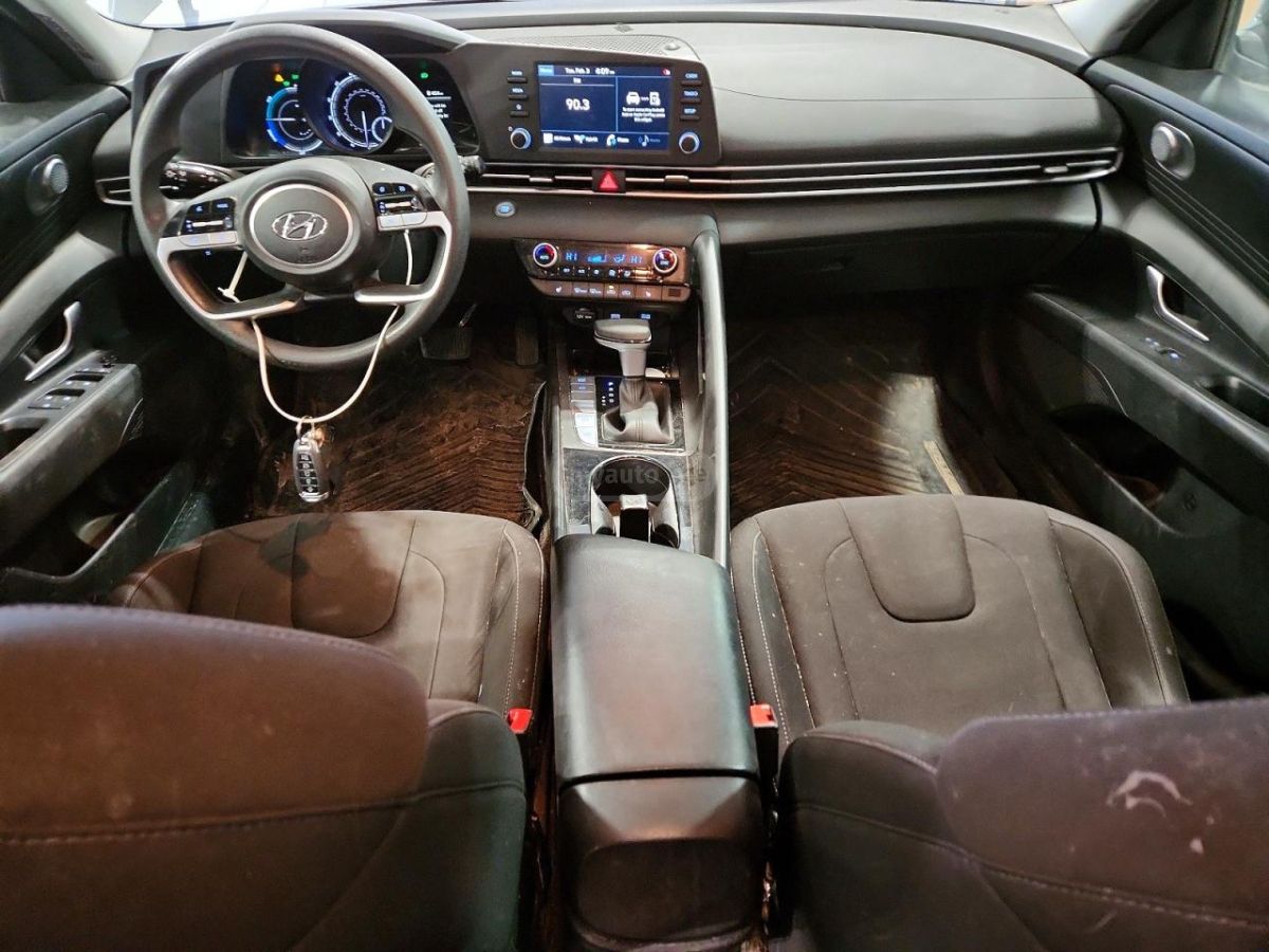 Hyundai Elantra - фото 8