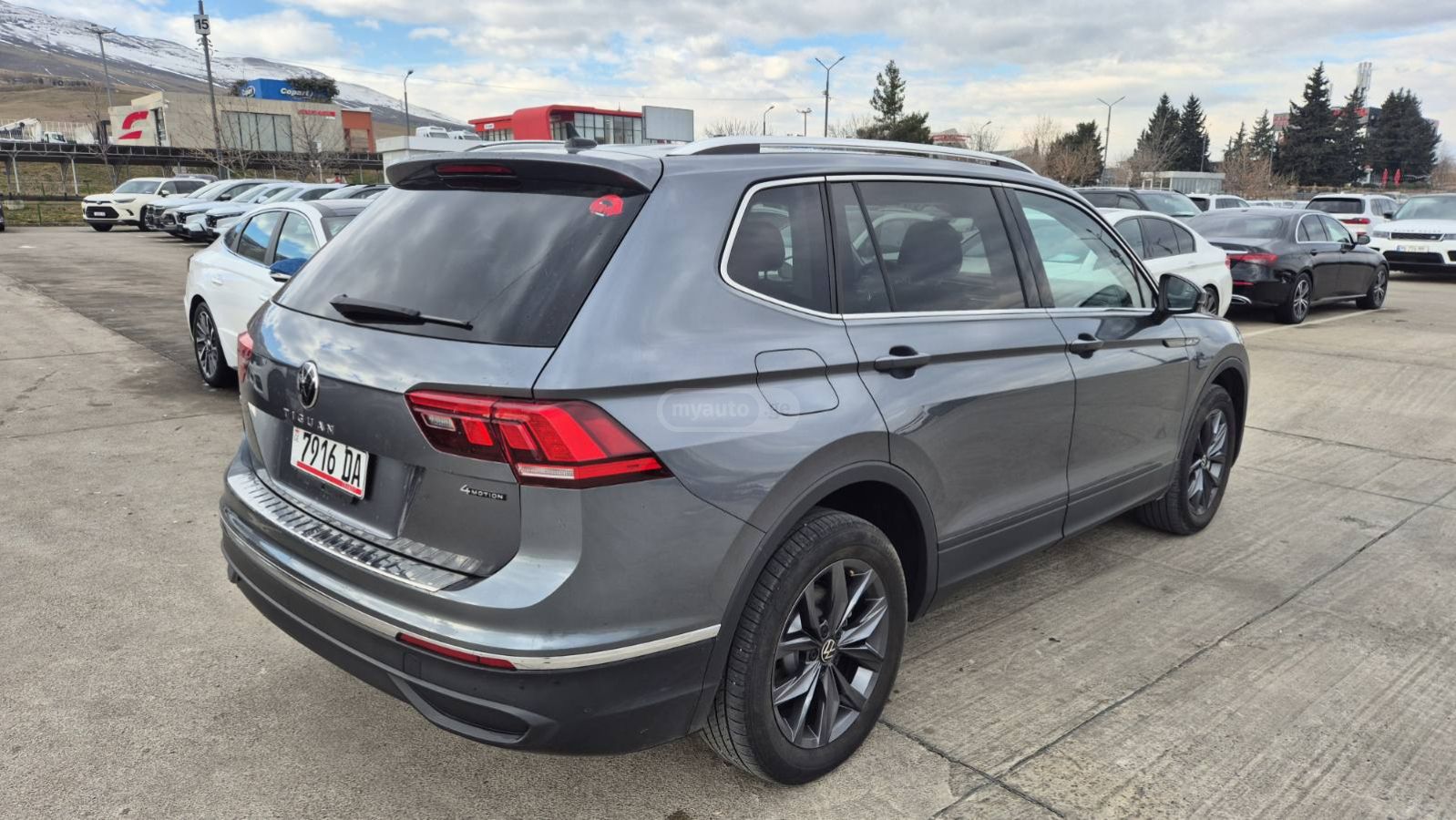 Volkswagen Tiguan - фото 3