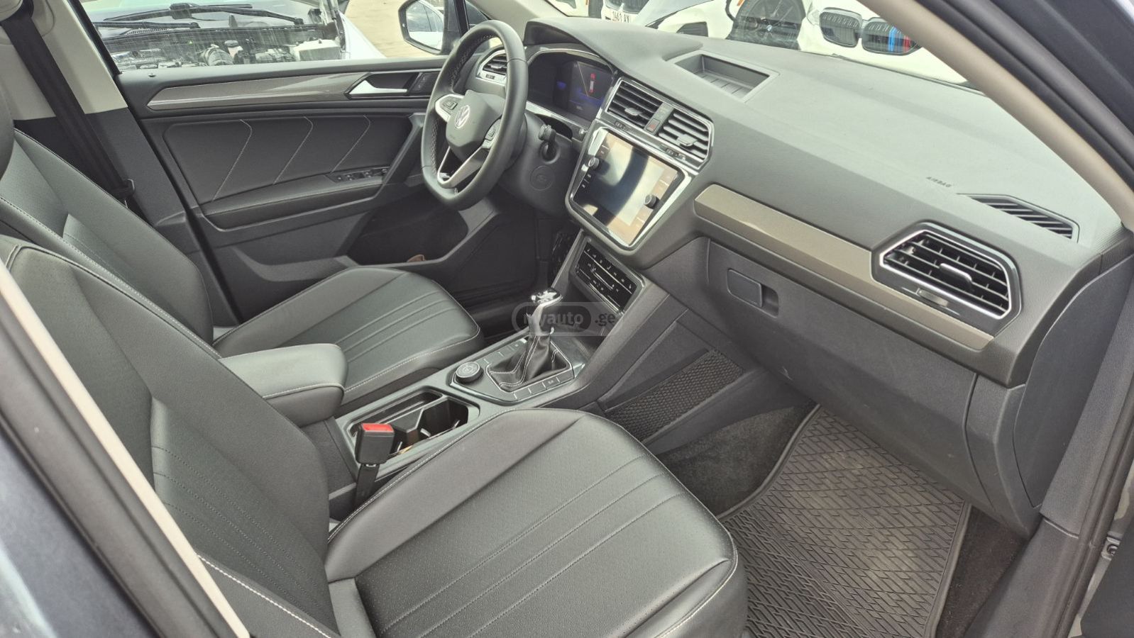 Volkswagen Tiguan - фото 5