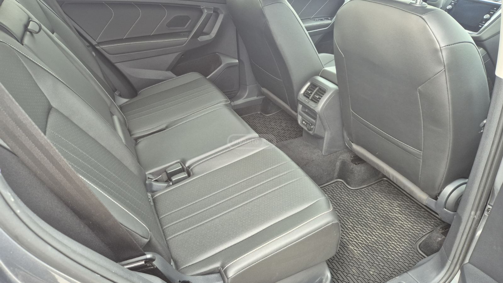 Volkswagen Tiguan - фото 6