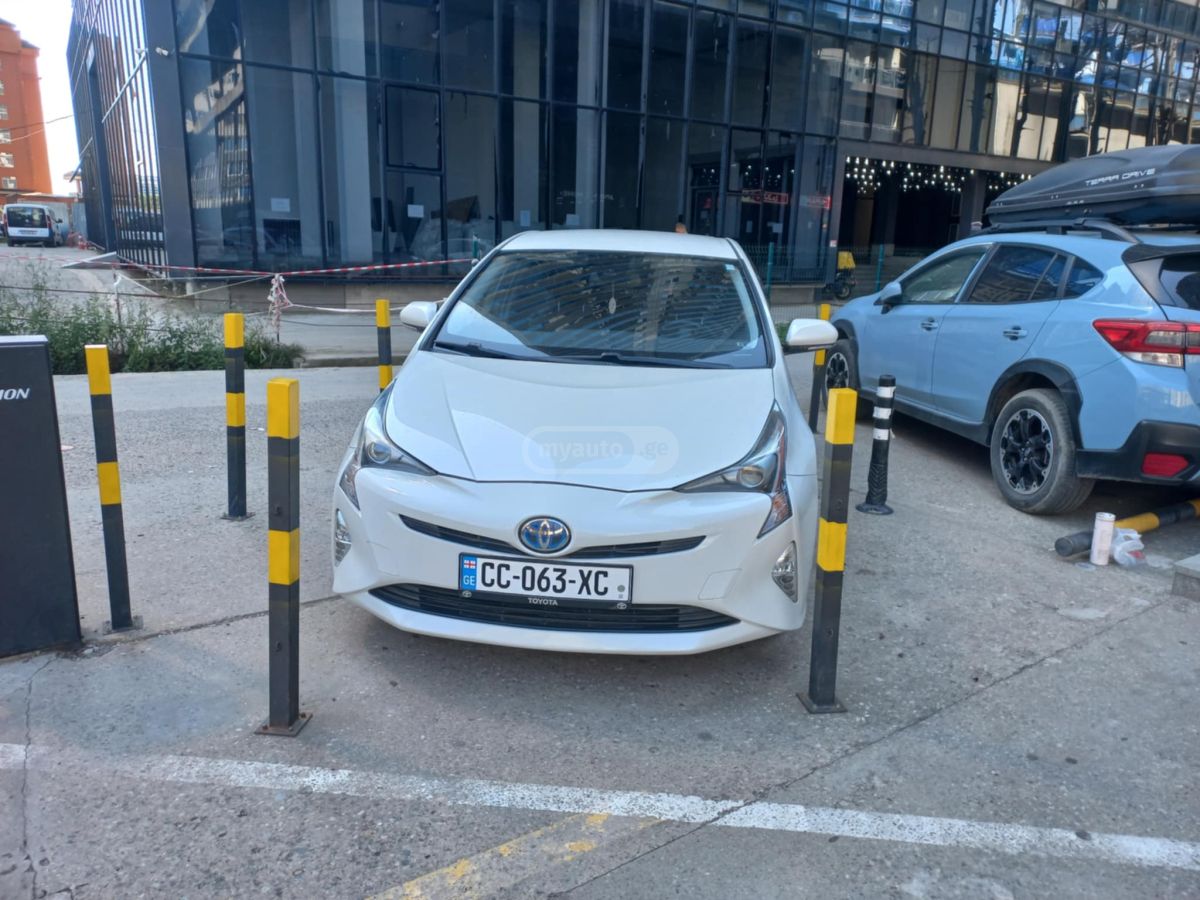 Toyota Prius - фото 2