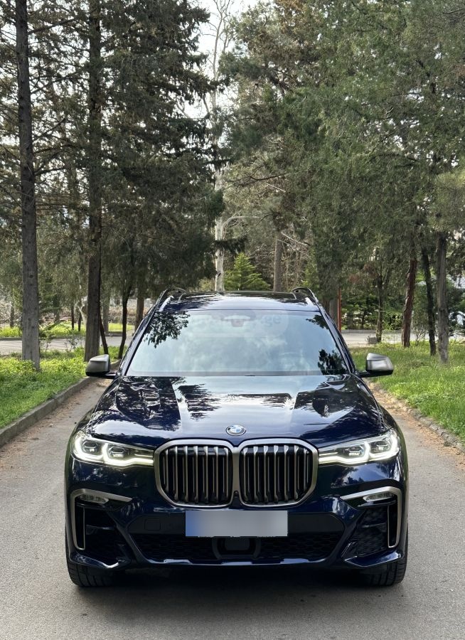 BMW X7 - фото 1
