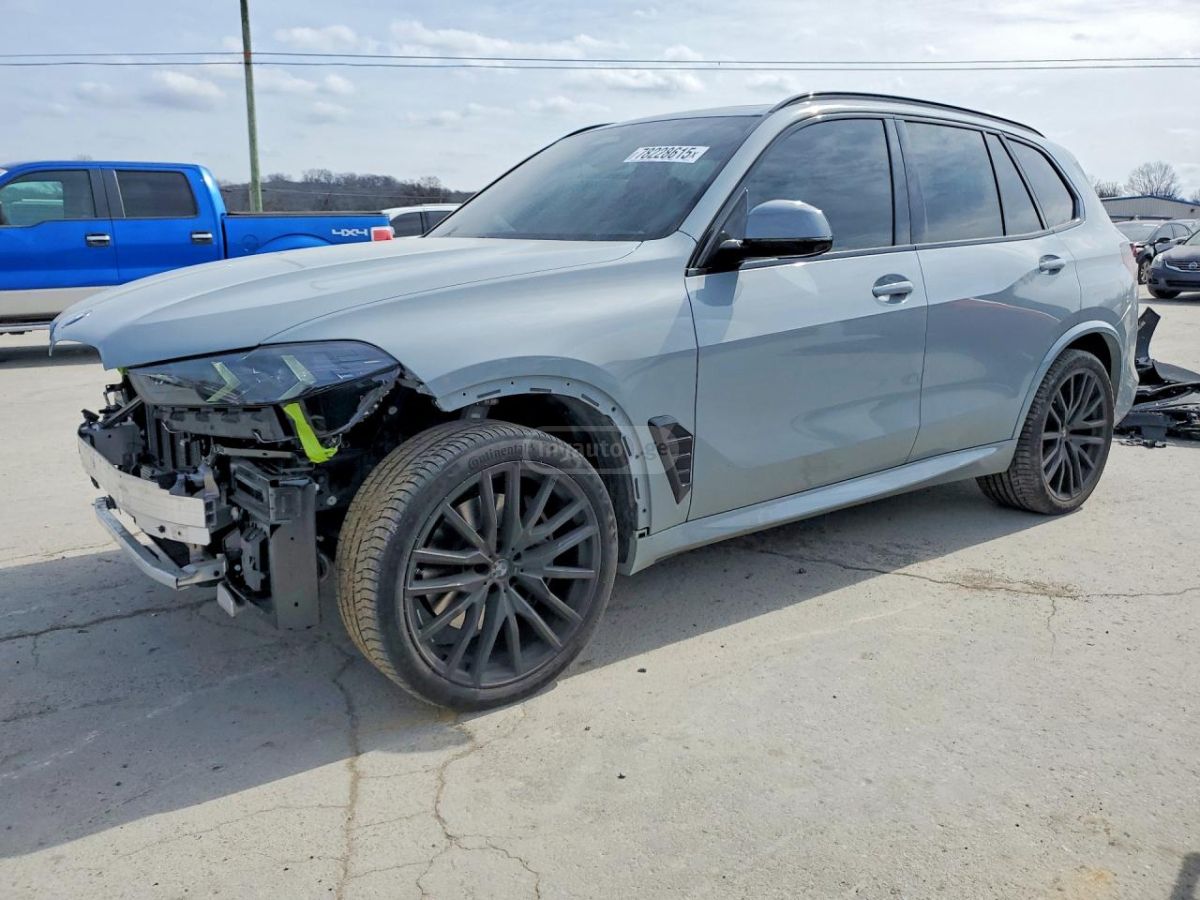 BMW X5 - фото 1