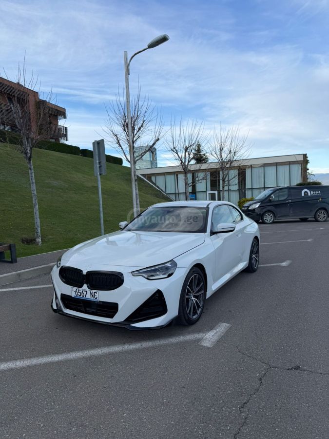 BMW 230i Xi 2024 — миниатюра 1