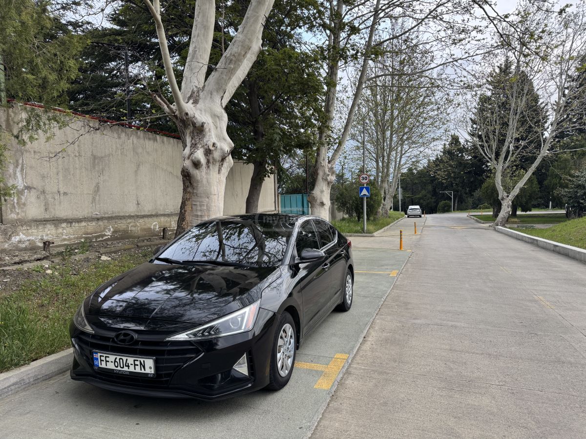 Hyundai Elantra - фото 2