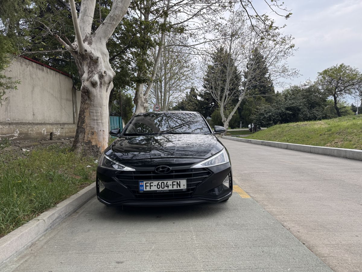 Hyundai Elantra - фото 3