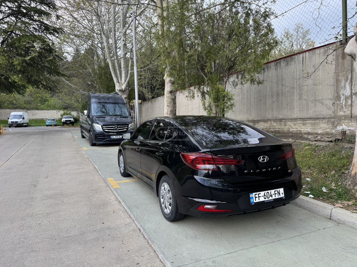 Hyundai Elantra - фото 4