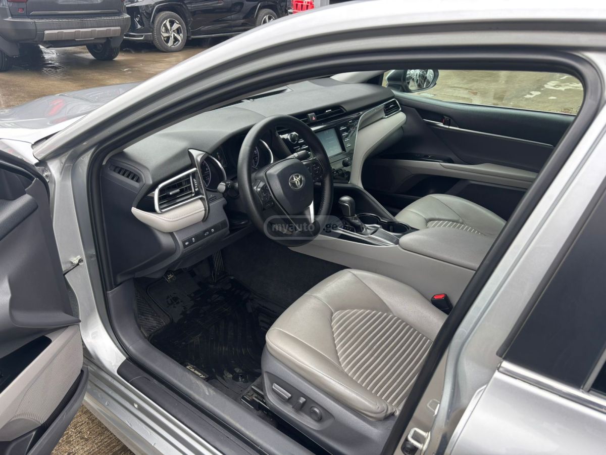 Toyota Camry - фото 12