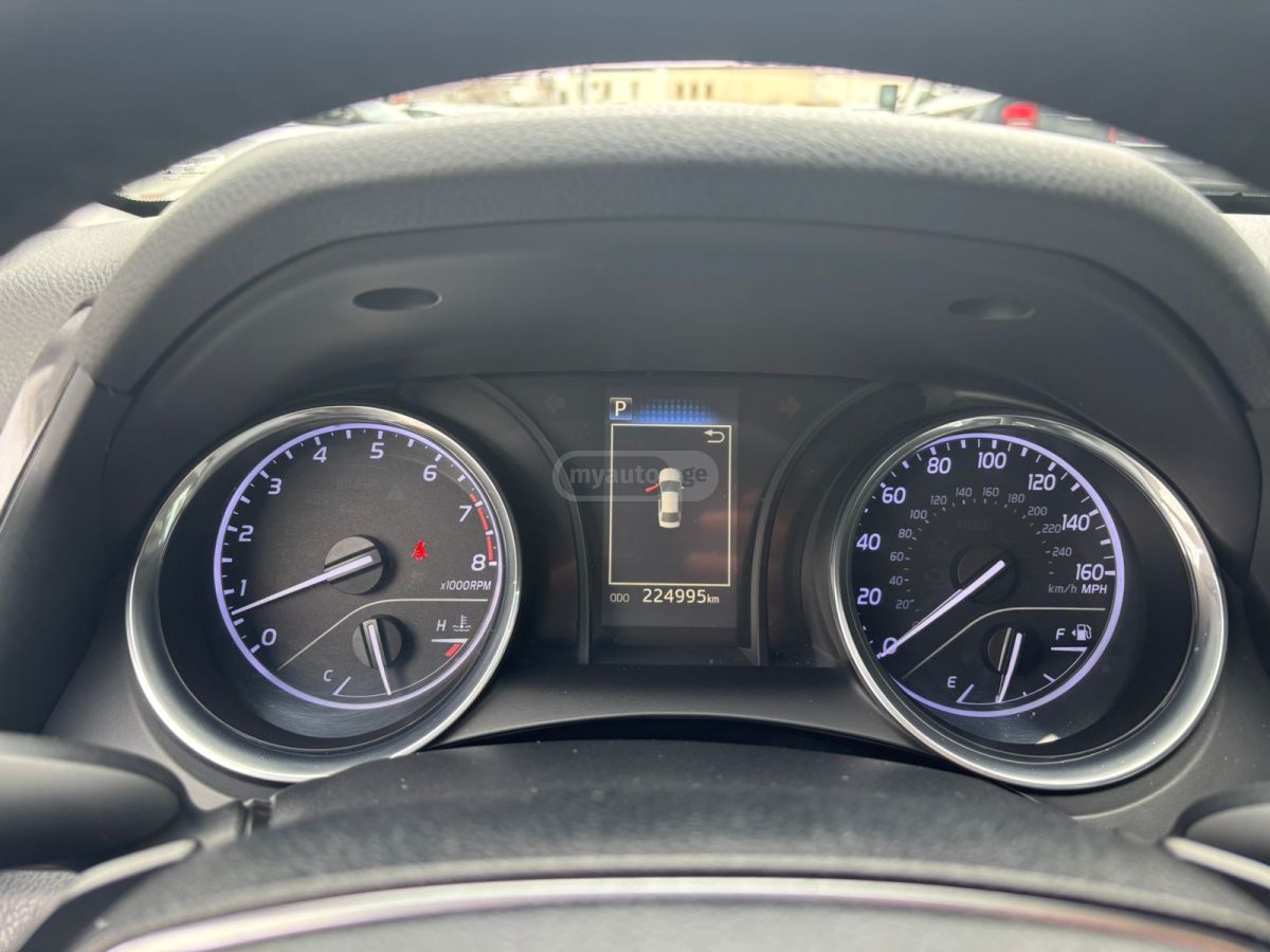 Toyota Camry - фото 5