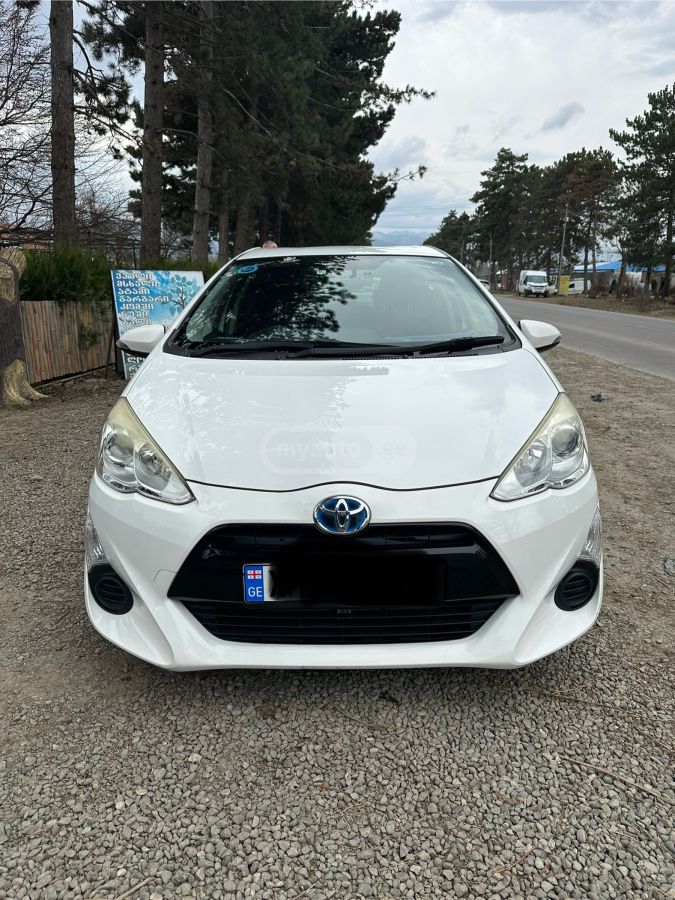 Toyota Aqua - фото 1